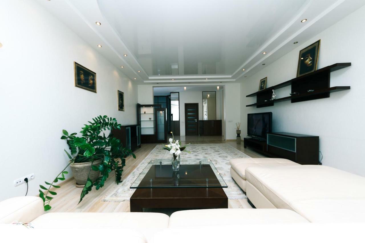 3 Комнатные Апартаменты В Центре Печерска Kiev Exterior foto