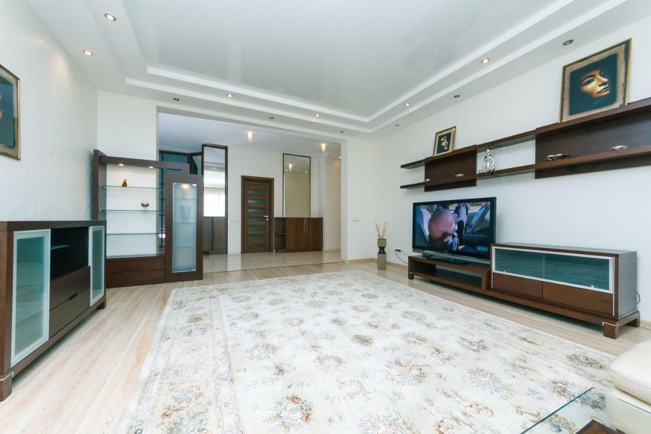 3 Комнатные Апартаменты В Центре Печерска Kiev Exterior foto