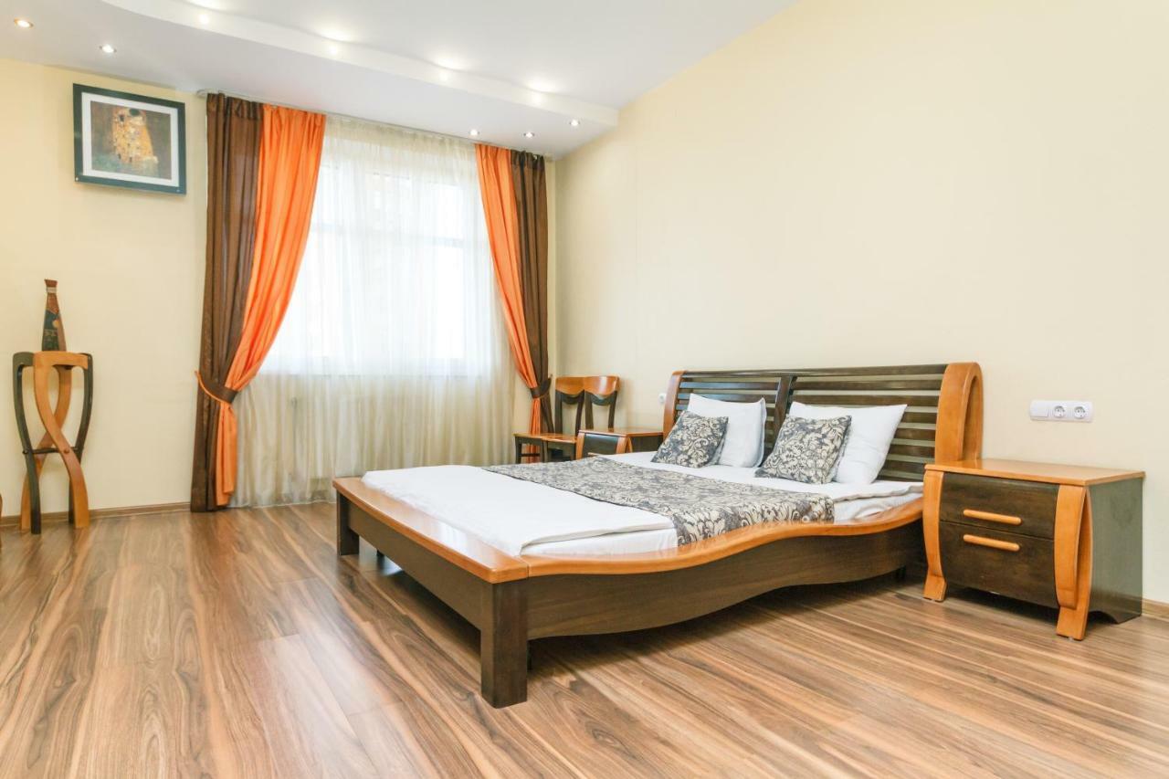 3 Комнатные Апартаменты В Центре Печерска Kiev Exterior foto
