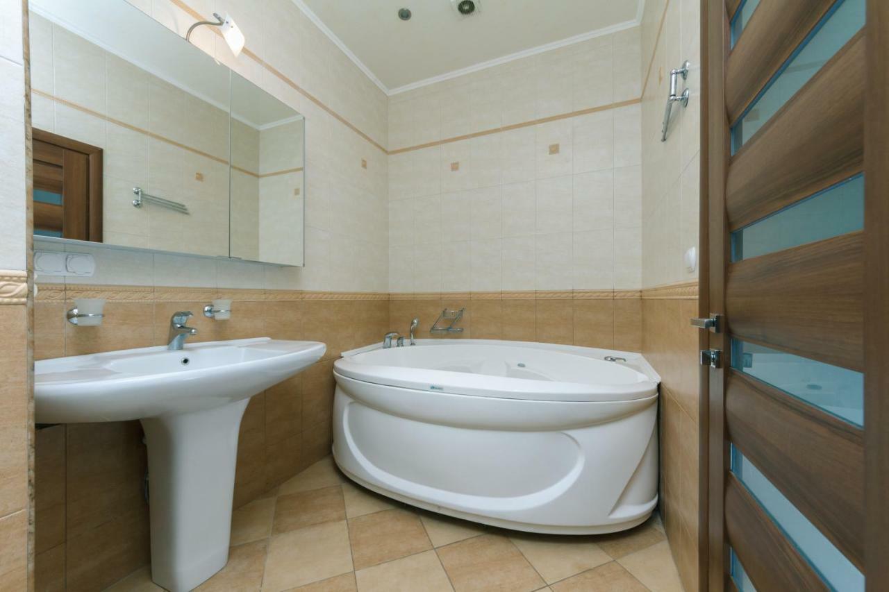 3 Комнатные Апартаменты В Центре Печерска Kiev Exterior foto