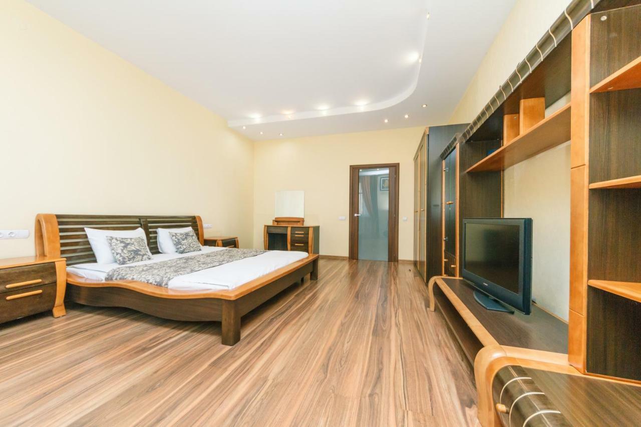 3 Комнатные Апартаменты В Центре Печерска Kiev Exterior foto